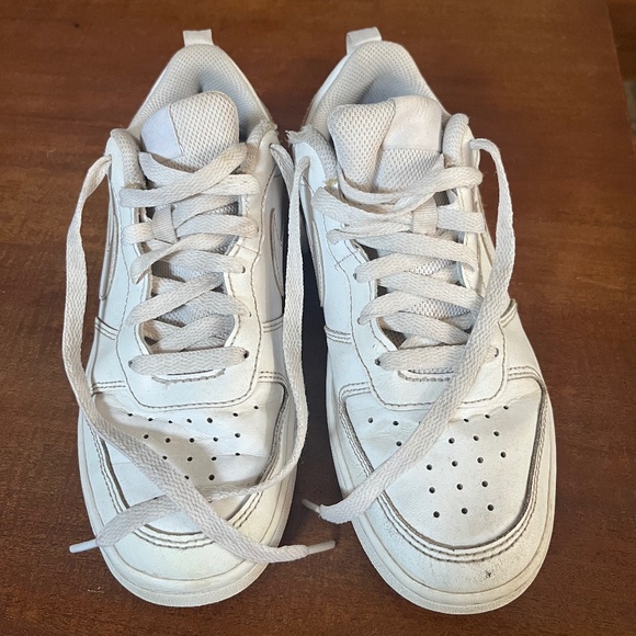 Nike court shoes / Kids 5.5 (women's approx 7.5) / EUR 38 / white - Picture 1 of 5